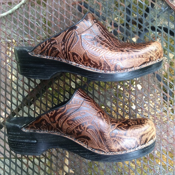 DANSKO Distressed tooled leather clog Size 9 - Picture 4 of 5